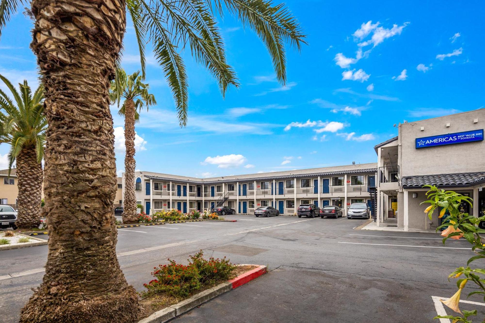 Americas Value - Motel 2*
