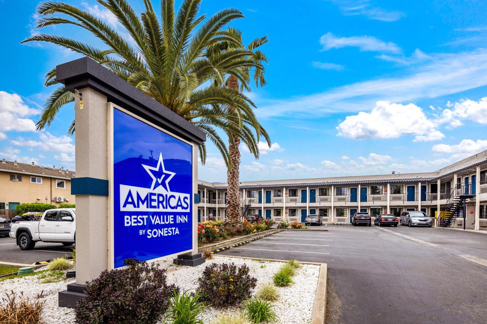 Americas Value - 2*