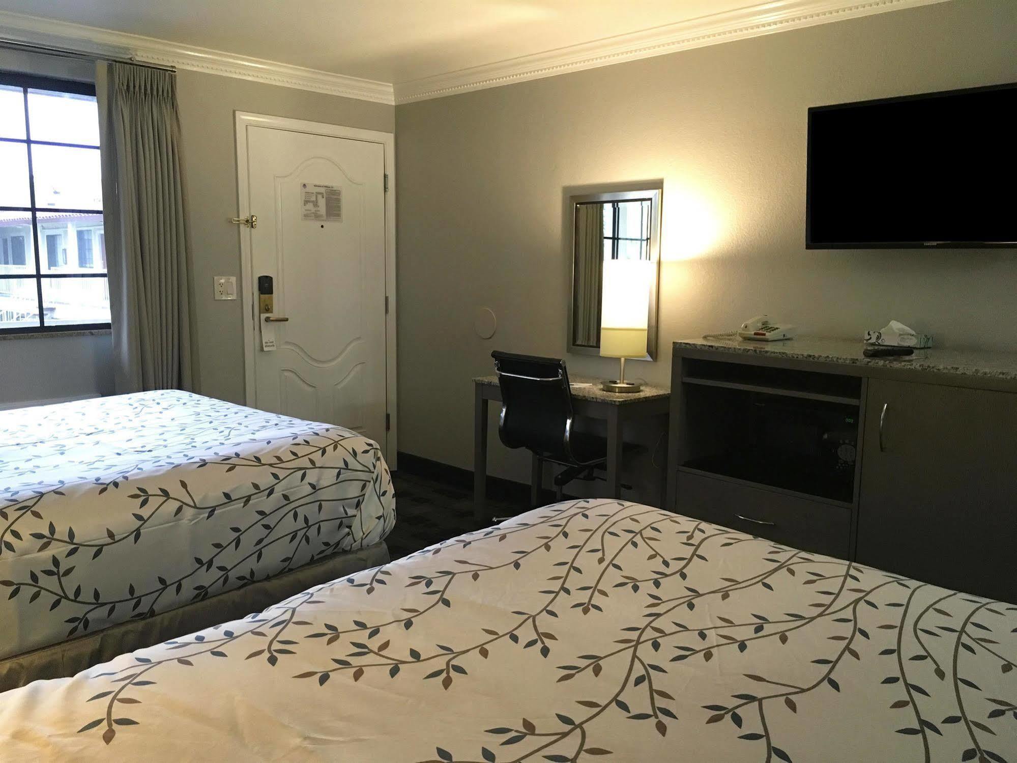 Americas Value - Motel 2*